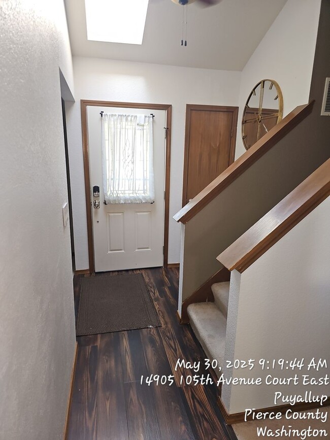 Building Photo - Puyallup South Hill-Tri level home ready f...