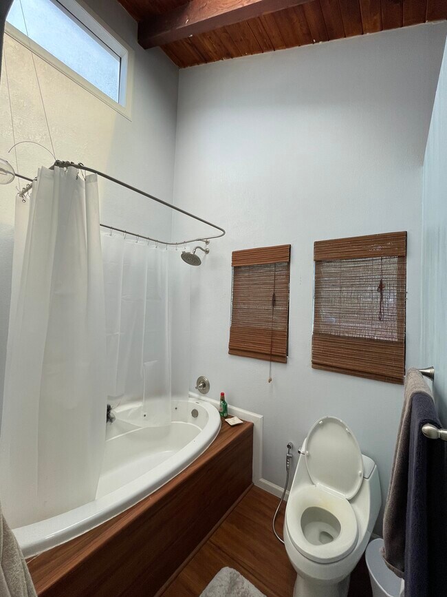 Planta superior - Baño - 75-5810 Olua Plz