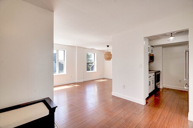 Building Photo - 289 Essex St