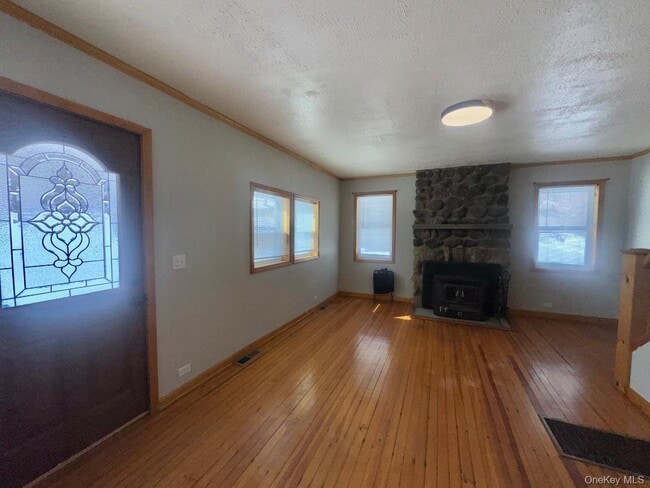 Building Photo - 16 Lake Ave