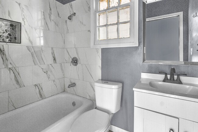 Vista del baño - 458 Burton Ave