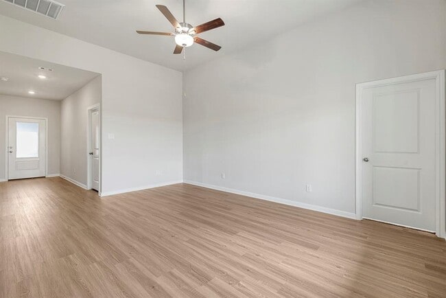 Building Photo - 208 Summit
