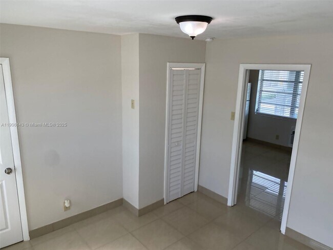 Foto del edificio - 724 NE 6th St