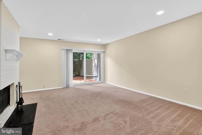 Building Photo - 5466 Ring Dove Ln