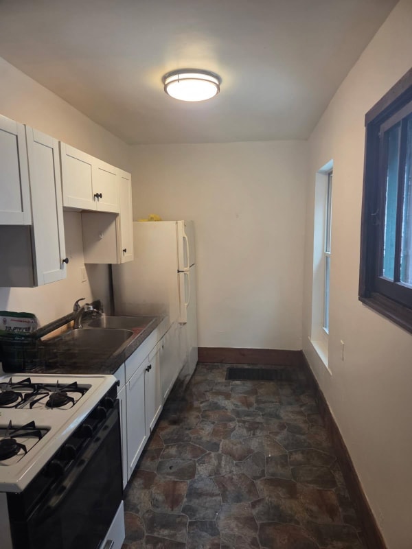 Building Photo - 1915 11th Ave