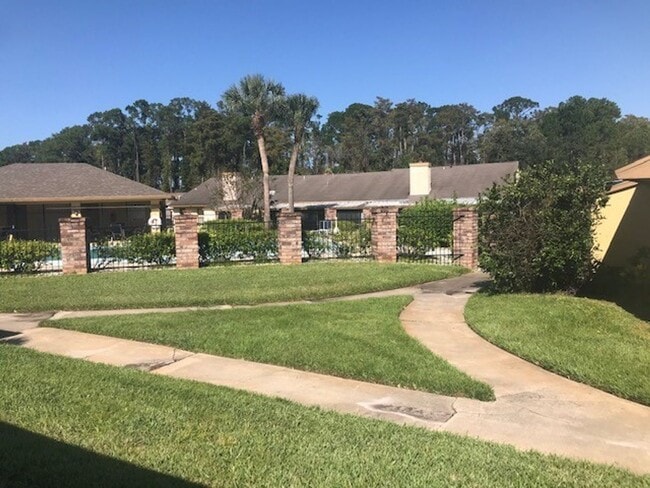 Building Photo - 1-Story Home. Gated Community