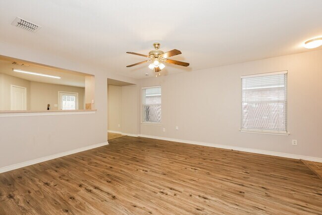Building Photo - 1172 Tomahawk Dr