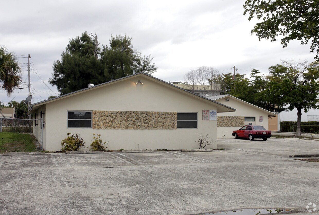 Building Photo - 300 20th St