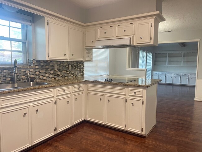 Foto del edificio - 11310 Meadow Lake Dr