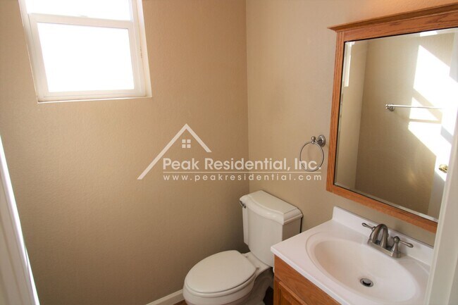 Building Photo - Spacious North Natomas 3bd/2.5ba Home with...