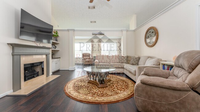 Building Photo - 22 Oakwood Dr