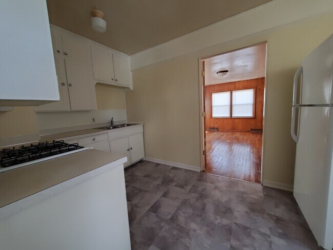 Building Photo - 1038 Conger St