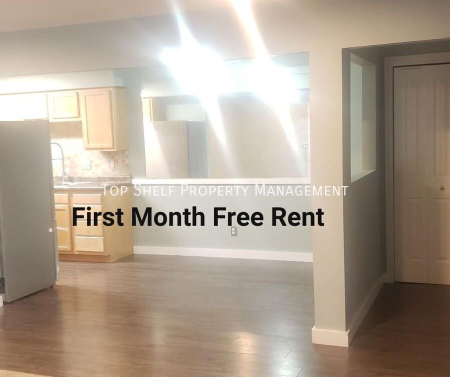 Foto principal - 9513 University Ave