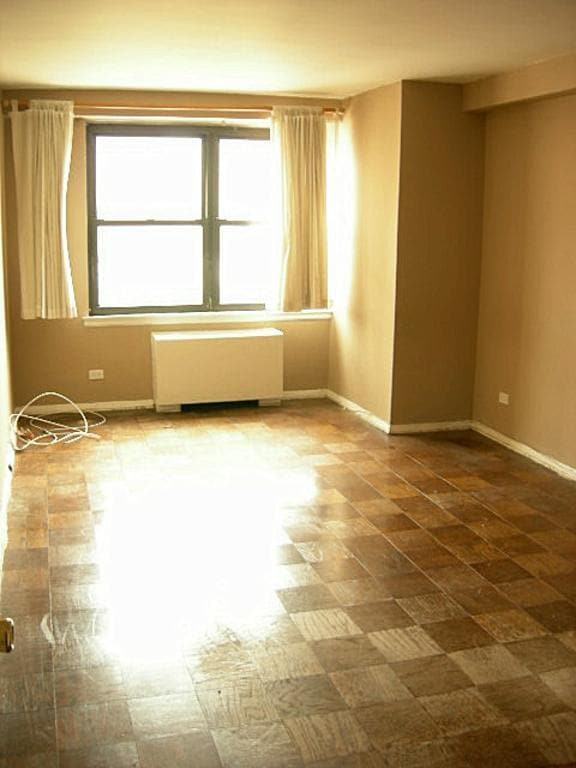 Foto del edificio - 240 E 82nd St