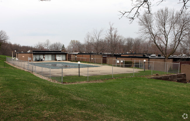 Building Photo - Grand Woodlands Apartments