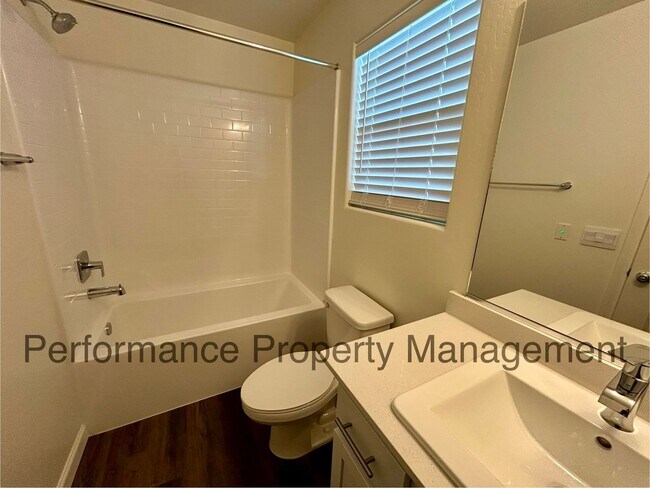 Building Photo - Newer 4 Bed/2 Bath Home w/ Solar, RBP & Se...