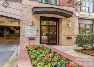 Building Photo - 2125 Southend Dr