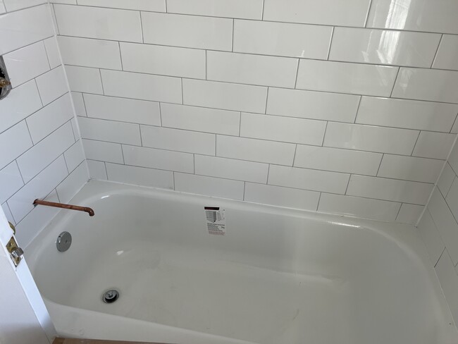 Building Photo - 10 Pine St