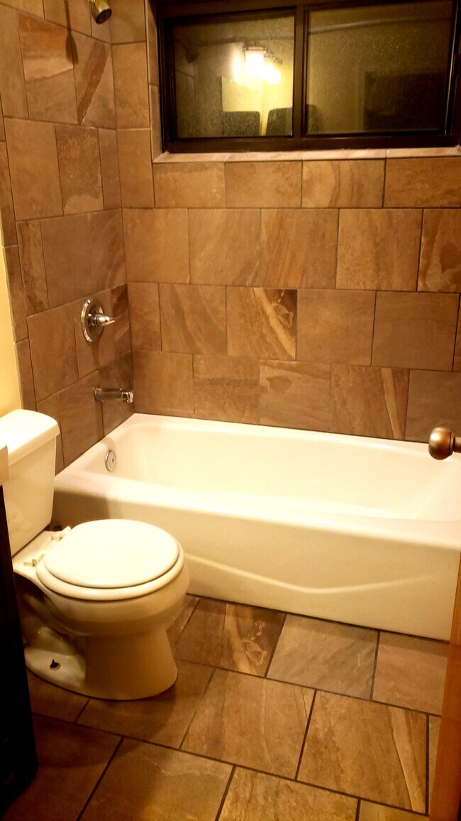Foto del edificio - 413 W 17th St