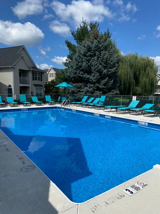 community inground pool - 220 Cambridge Ct