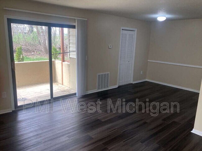 Foto del edificio - 6063 In the Pines Dr SE