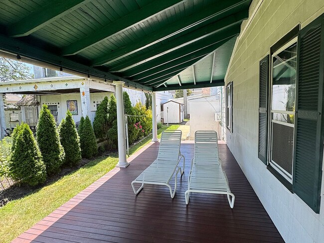 Building Photo - 1511 River Rd