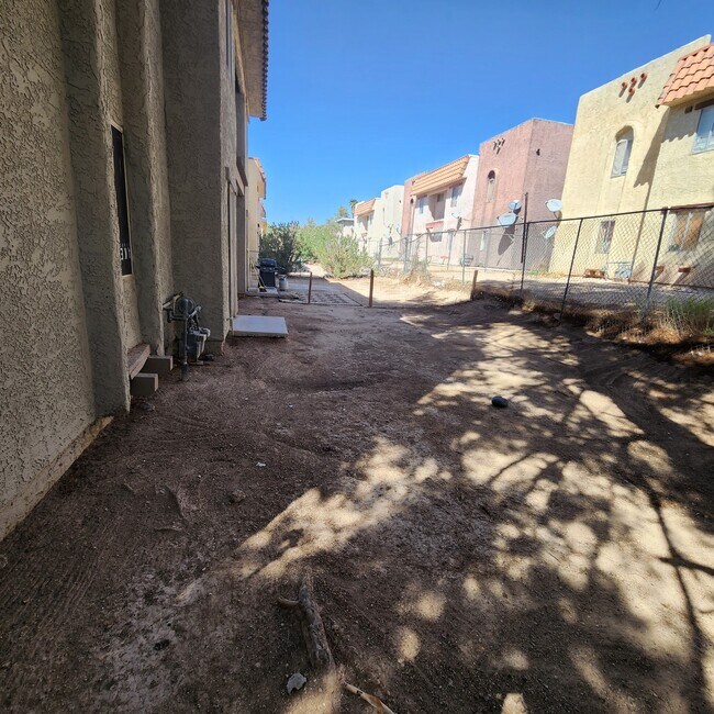 Building Photo - 5322 Retablo Ave
