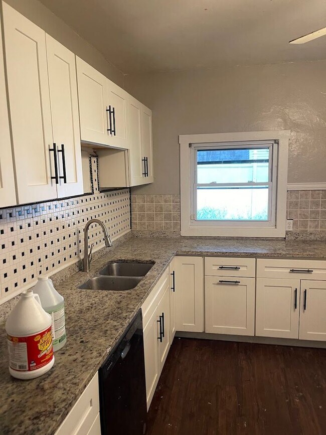 Foto del edificio - Cozy 1 Bedroom / 2 Bathroom Home in Braddock
