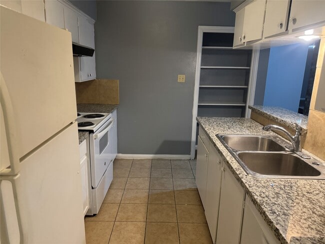 Foto del edificio - 7813 S Gessner Rd