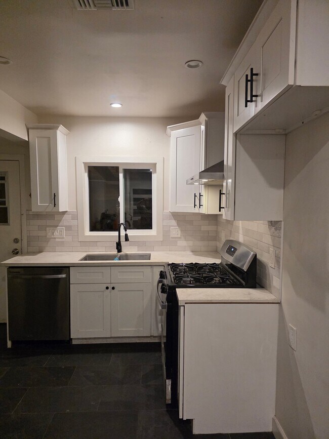 Foto del edificio - 746 N Virginia Ct