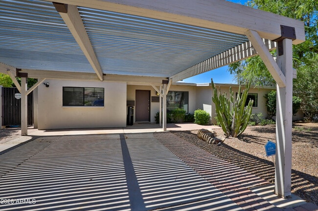 Foto del edificio - 4243 E Campbell Ave