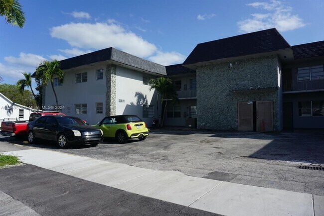Foto del edificio - 300 NE 1st Ct