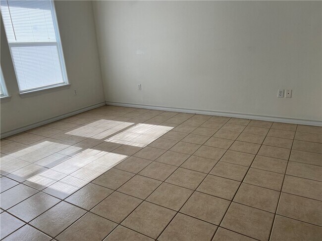 Foto del edificio - 15525 Palmira Ave