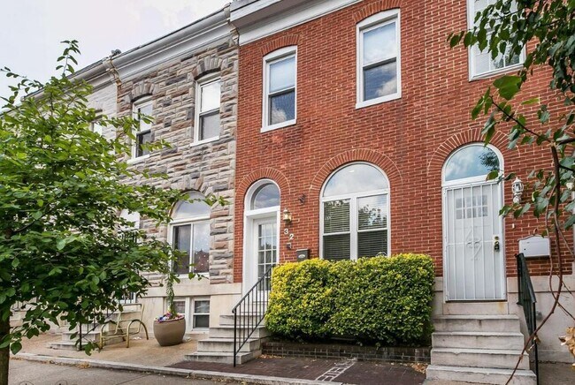 Building Photo - 32 N Kenwood Ave