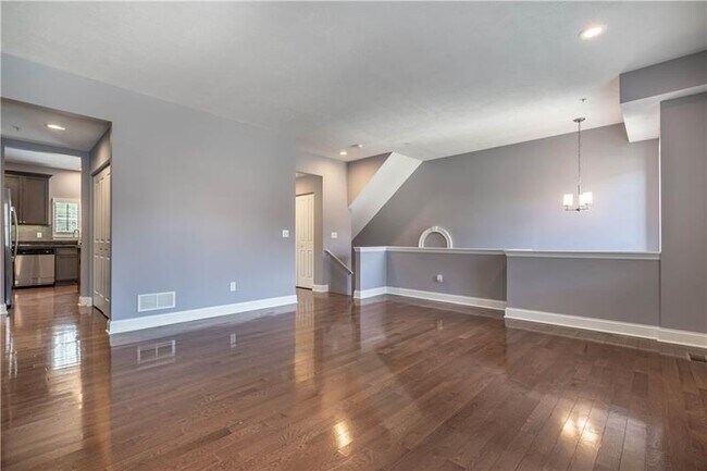 Building Photo - 569 Chesnic Dr