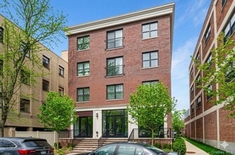 Building Photo - 30 Elm Pl