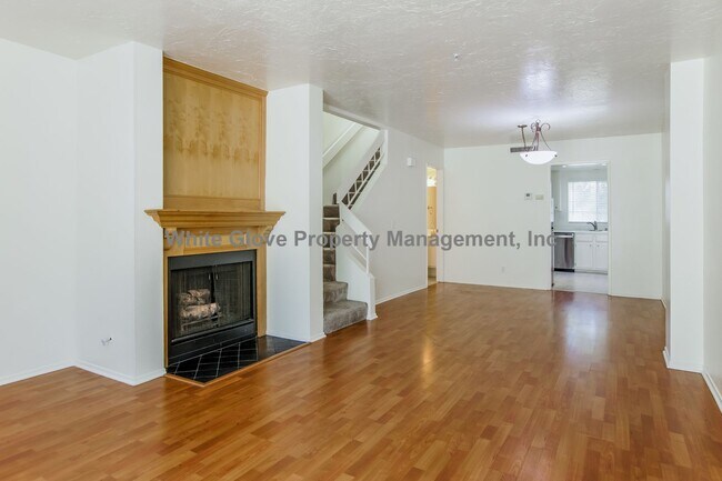 Foto del edificio - 205 S Redwood Ave