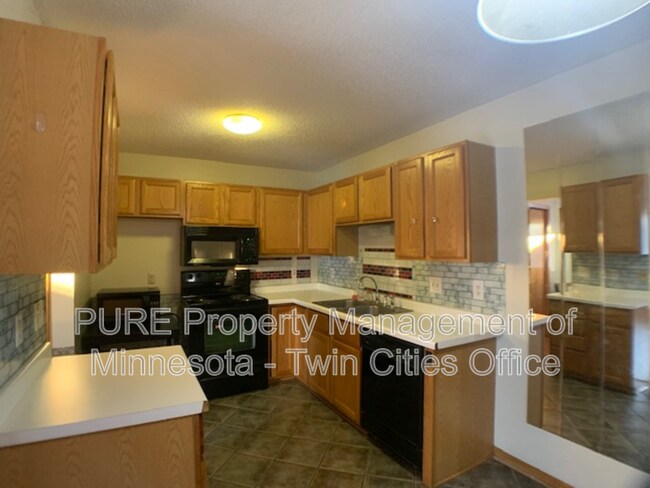 Foto del edificio - 428 Appleblossom Ln