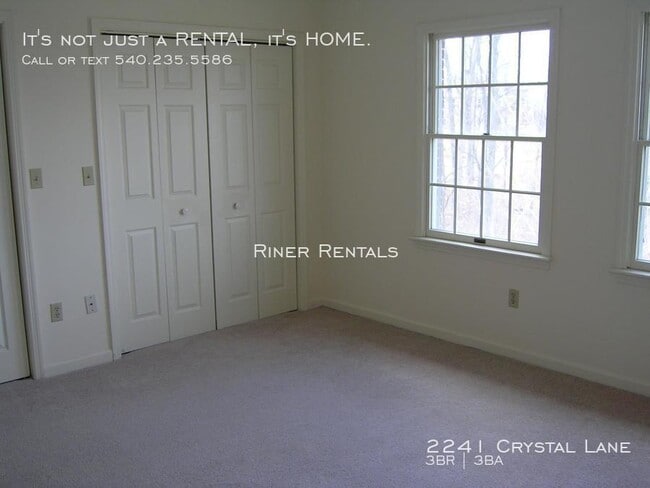 Foto del edificio - 2241 Crystal Ln