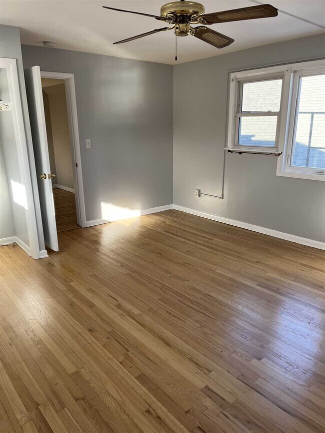 12 Parker Ave Unit 3, Poughkeepsie, NY 12601 Room for Rent in