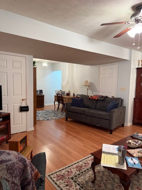 Foto del edificio - 1300 Copper Creek Dr