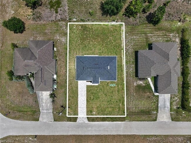 Building Photo - 1213 Dodwin St E