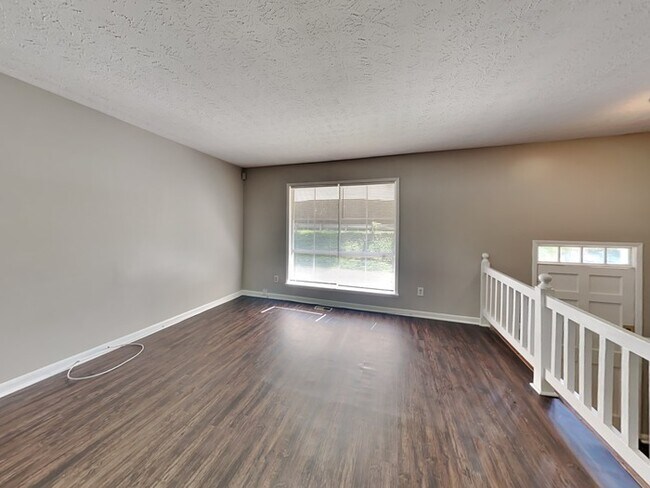 Foto del edificio - Lease by 9/15 & get Sept rent FREE Nice 4 ...