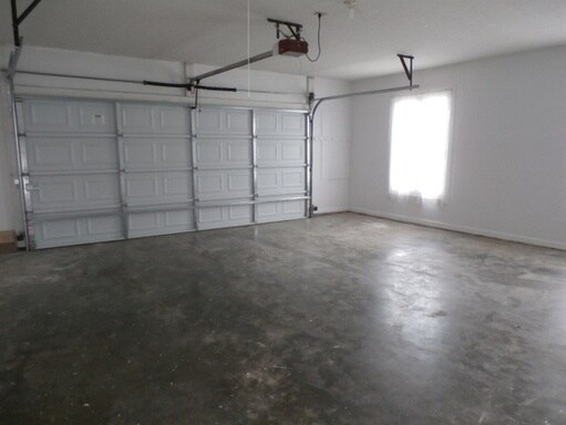 Building Photo - 600 Foxfire Rd