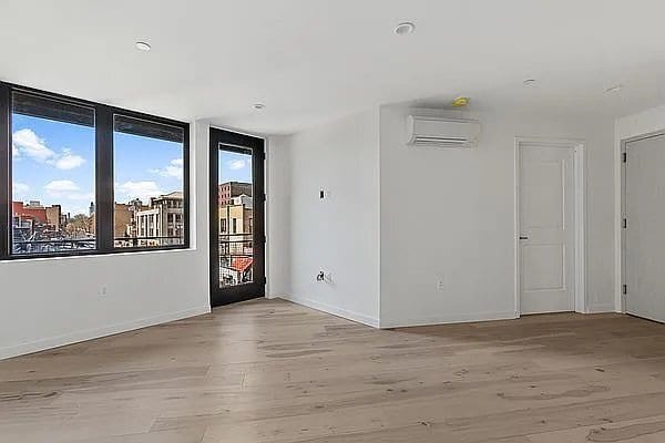 Building Photo - 400 E 56th St
