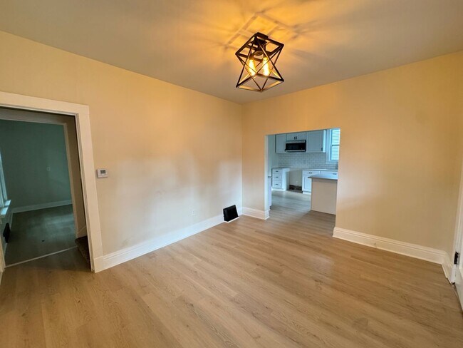 Foto del edificio - 4 bedroom with bonus room, 3 full bathrooms in Davenport