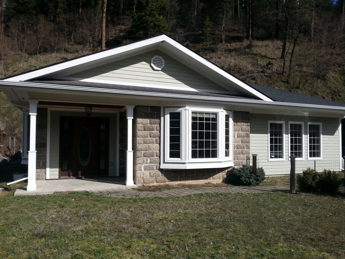 Primary Photo - 411 Berry Ave