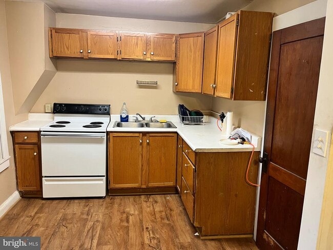 Building Photo - 196 Church St