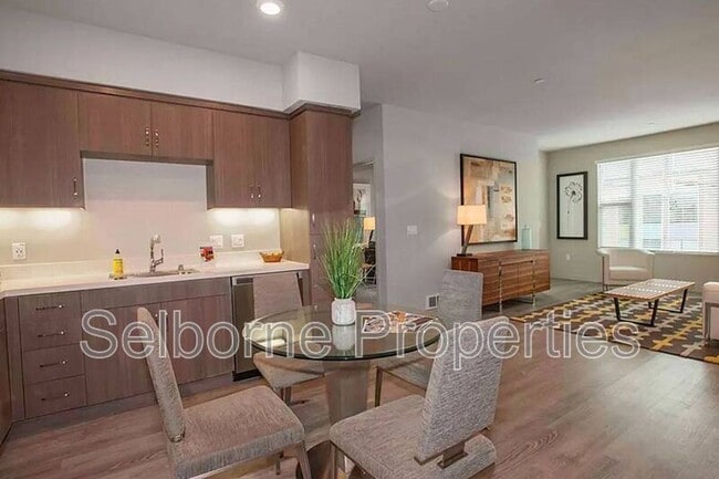 Foto del edificio - 5239 Claremont Ave