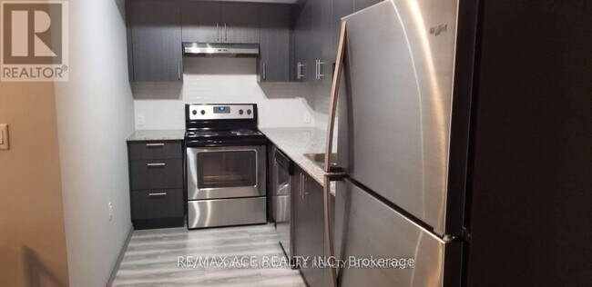 Building Photo - 275 Larch St